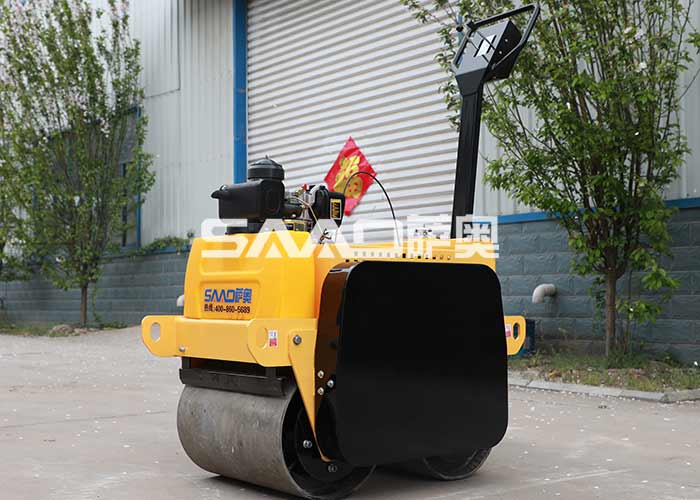 怎么選擇小型壓路機(jī)？你應(yīng)該知道的小技巧！