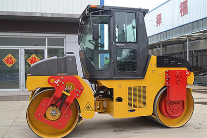 小型壓路機這樣做，降低維修頻次